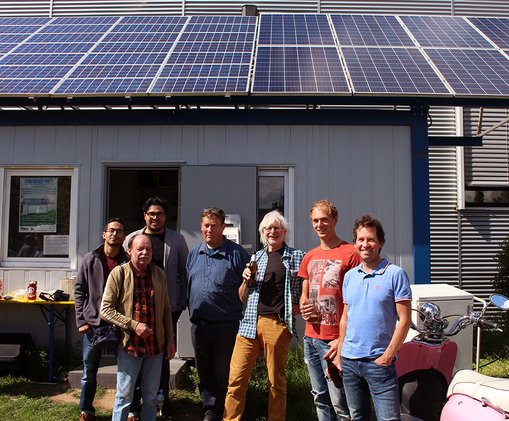 Das Sonntainer-Team Safouane Chetouani, Hans Knauer, Fatih Celik, Alexander Espenschied, Prof. Dr. Harald Klausmann, Daniel Schreiber und Frank Stühn