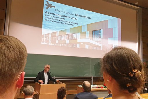 Prof. Dr. Friedhelm Schönfeld führte durch die Veranstaltung.
