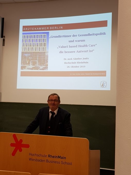 Dr. Günther Jonitz zu Gast im Studiengang Gesundheitsökonomie am 28.10.2019 mit dem Vortrag "ValueS based Health Care" | Foto: R. Strametz