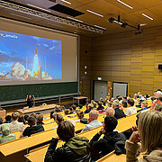 Blick in den großen Hörsaal am Campus Rüsselsheim