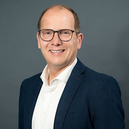 Prof. Dr. Tobias Heußler Prof. Dr. Tobias Heußler