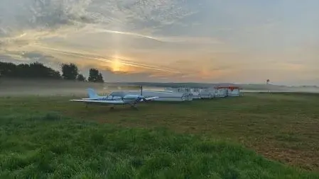 Morgendunst über Flugplatz