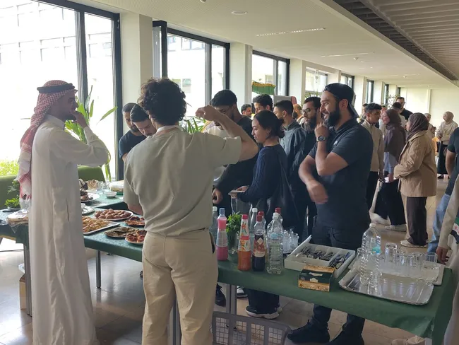 Beim syrischen Abend gab es für die Teilnehmenden ein buntes Buffet mit syrischen Speisen und Getränken.