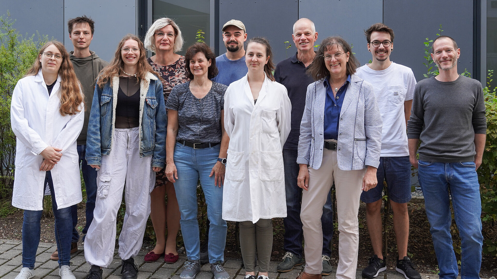 Mitarbeiter*innen und Studierende des Verfahenstechniklabors
