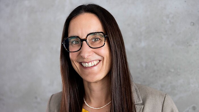 Porträtfoto von Dr. Tina Klug, Kanzlerin der Hochschule RheinMain
