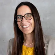 Porträtfoto von Dr. Tina Klug, Kanzlerin der Hochschule RheinMain