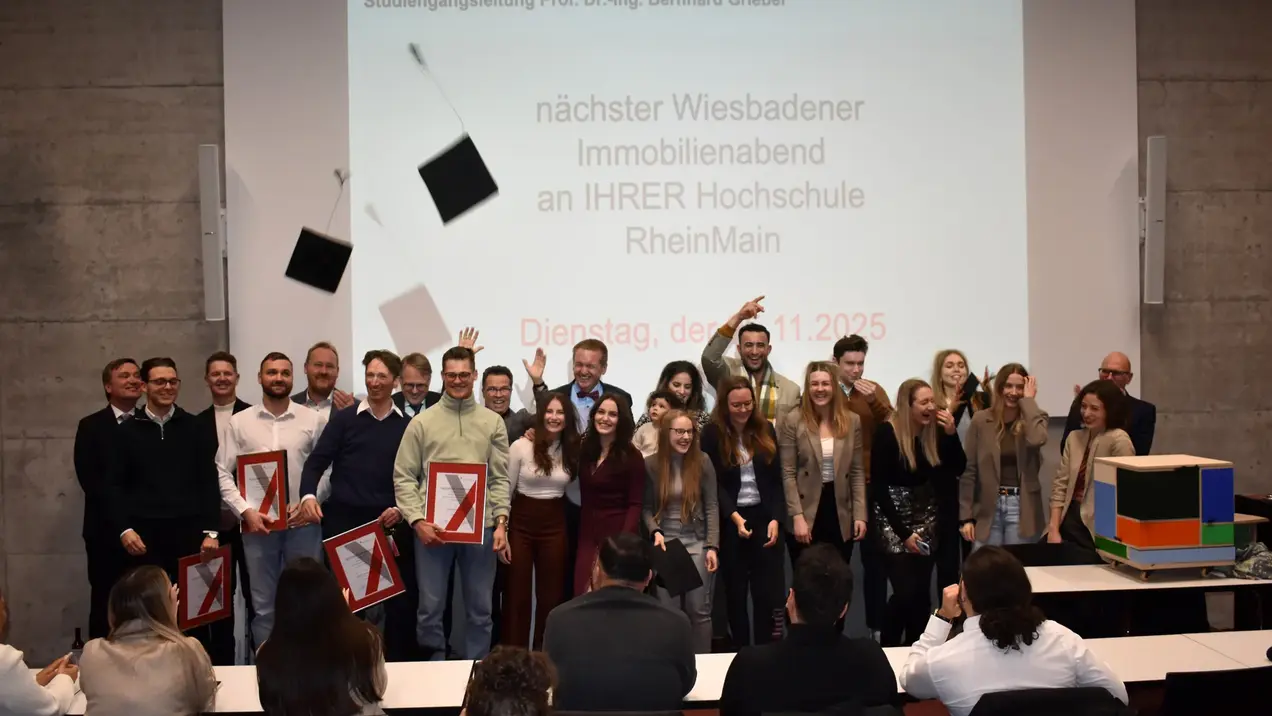 Absolvent:innen des Studiengangs Immobilienmanagement