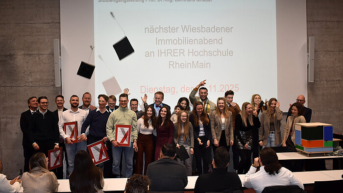 Absolvent:innen des Studiengangs Immobilienmanagement