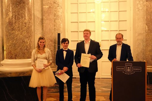 Eine Absolventin und zwei Absolventen wurden mit dem Preis des Fördervereins der Informatik ausgezeichnet.