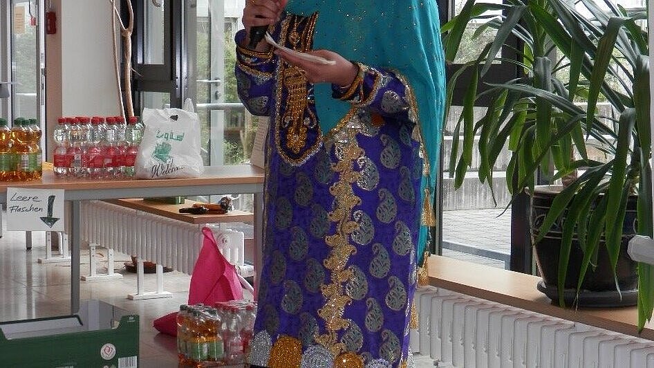 Bailasan Al-Thihli und Abdulaziz Al-Saadi sprechen über die Situation der Frauen im Oman und den Verein Omani Students Association Germany