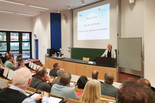 Hochschulpräsidentin Prof. Dr. Eva Waller eröffnet das Dreikönigstreffen 2023 der MPA Wiesbaden
