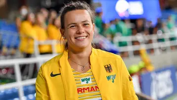 Katja Seng lächelt in die Kamera