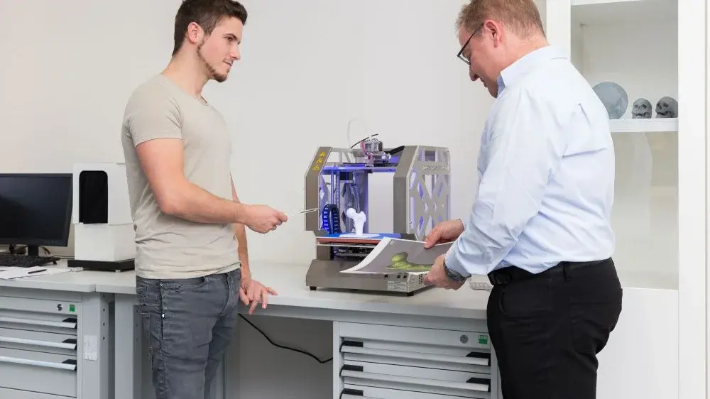 Begutachtung eines 3D-gedruckten Knochens