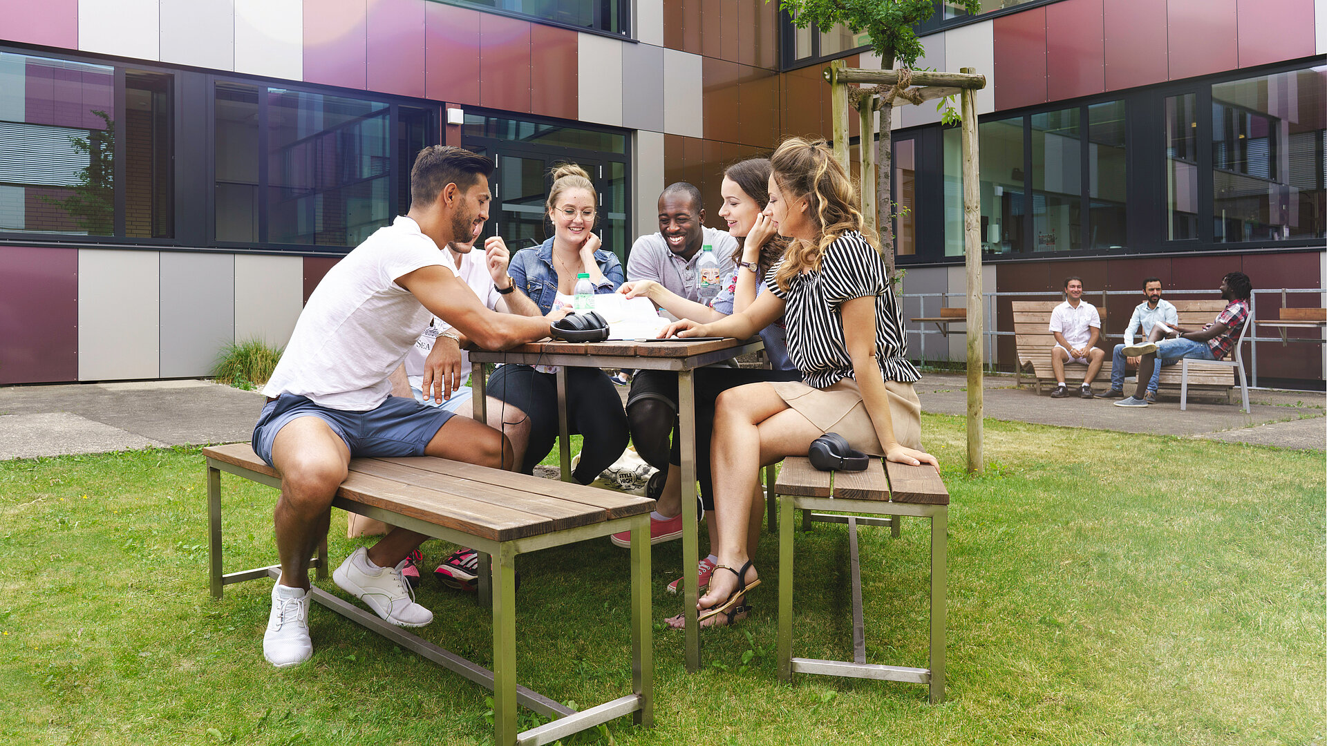 Studierende am Campus Rüsselsehim Studierende am Campus Rüsselsehim