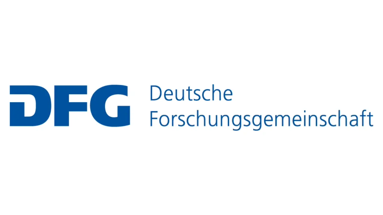 Logo der Deutschen Forschungsgemeinschaft (DFG), bestehend aus den Buchstaben "DFG" in Blau und dem Schriftzug "Deutsche Forschungsgemeinschaft" in ebenfalls blauer Schrift. Das Design ist schlicht und modern, hauptsächlich auf die Identität der Organisation fokussiert.