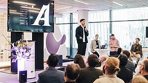 Frederik präsentiert PHONT bei der Hessian AI Competition Frederik präsentiert PHONT bei der Hessian AI Competition