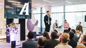 Frederik präsentiert PHONT bei der Hessian AI Competition 