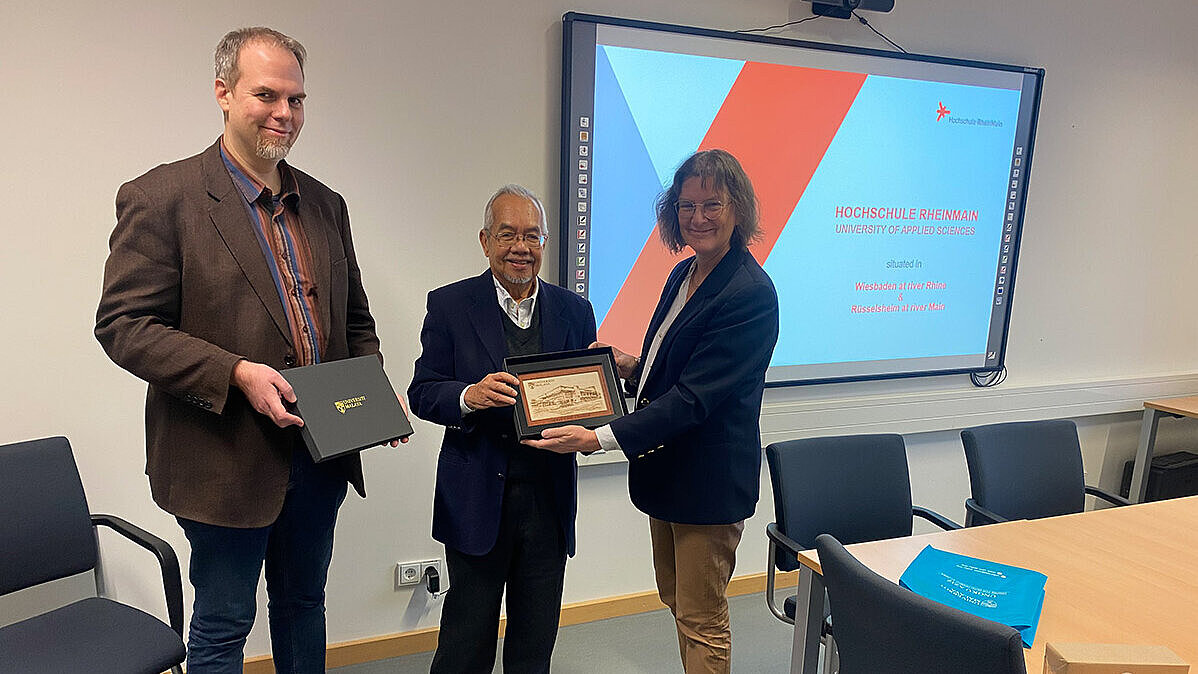 Prof. Dr. Daniel Münstermann and Prof. Dr. Ulrike Stadtmüller welcome Prof. Dato‘ Dr. Ahmad Ibrahim at Hochschule RheinMain