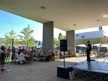 Prof. Dr. Maria Wiesmann fesselt das Publikum ihrem Impulsvortrag "Design-Thinking als Ingenieur:innen".