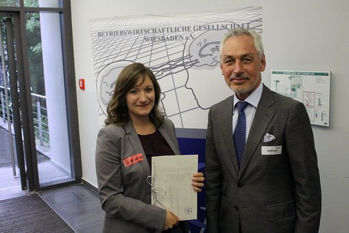 Preisverleihung der Betriebswirtschaftlichen Gesellschaft Wiesbaden: Preisträgerin Lina Slavcheva