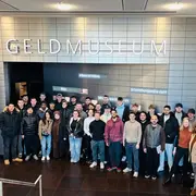 Gruppenfoto der Erstsemester Wirtschaftsingenieurwesen im Geldmuseum der Deutschen Bundesbank in Frankfurt