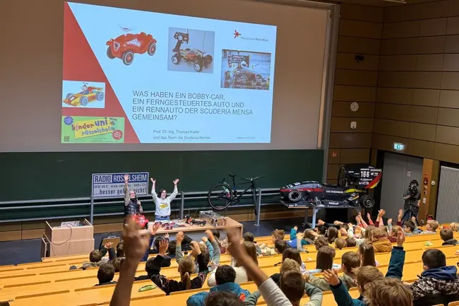 Eine Rakete zum Start der KinderUni 