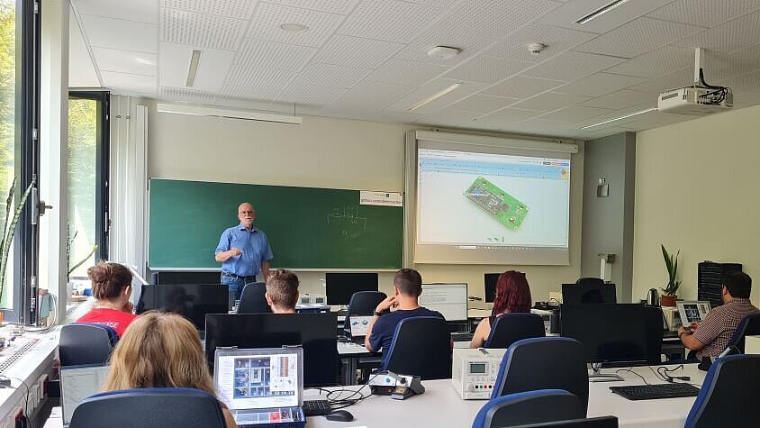 Referent Dipl.-Ing. Dieter Carbon vom VDI