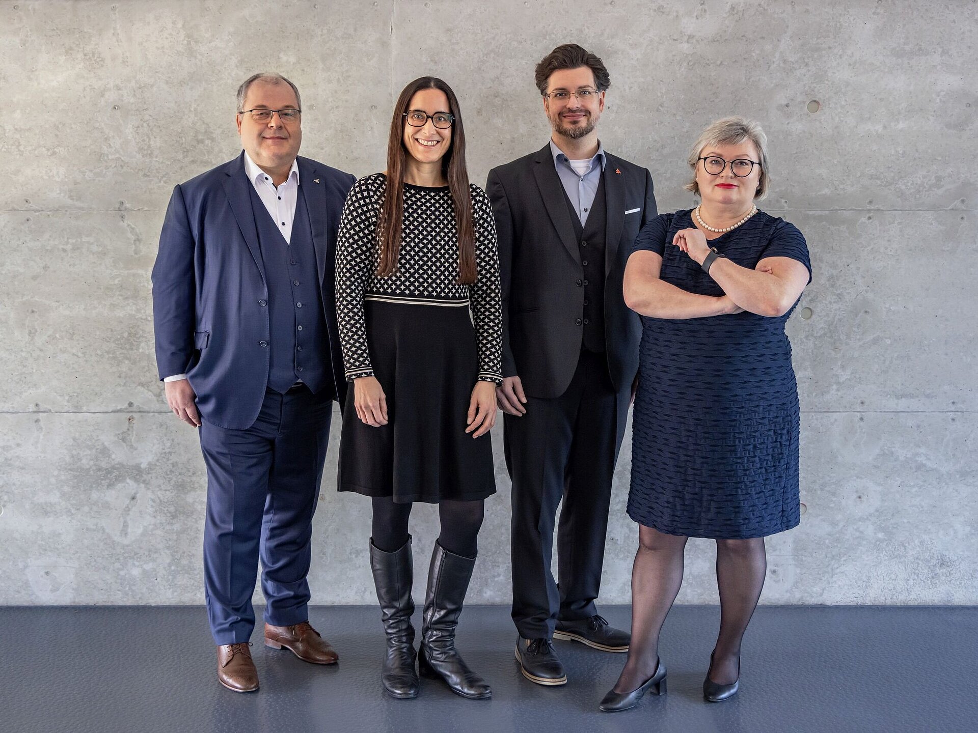 Präsidium der Hochschule RheinMain Das Präsidium der Hochschule RheinMain; von links: Prof. Dr. Andreas Brensing, Dr. Tina Klug, Prof. Dr. Christian Schachtner, Prof. Dr. Eva Waller