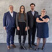 Das Präsidium der Hochschule RheinMain; von links: Prof. Dr. Andreas Brensing, Dr. Tina Klug, Prof. Dr. Christian Schachtner, Prof. Dr. Eva Waller