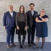Das Präsidium der Hochschule RheinMain; von links: Prof. Dr. Andreas Brensing, Dr. Tina Klug, Prof. Dr. Christian Schachtner, Prof. Dr. Eva Waller