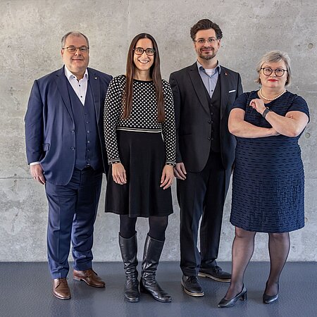 Präsidium der Hochschule RheinMain Das Präsidium der Hochschule RheinMain; von links: Prof. Dr. Andreas Brensing, Dr. Tina Klug, Prof. Dr. Christian Schachtner, Prof. Dr. Eva Waller