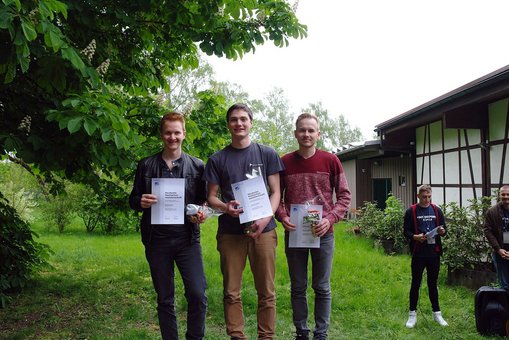 Sportschütze Lukas Fischer (mitte) | © Universität Tübingen