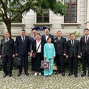 Die Gäste aus Turkmenistan und Aserbaidschan mit Prof. Dr. Rainer Wedde aus Turkmenistan und Aserbaidschan mit Prof. Dr. Rainer Wedde  
