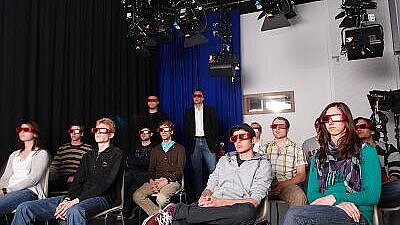 Digital_Cinema Studierende im Digitalen Kino bei einer 3D-Filmvorführung