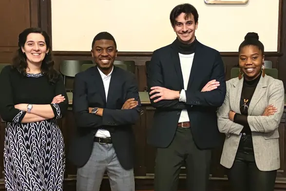 Gruppenfoto mit Gründungsberaterin Dr. Vbronia Saeed, Wilfried Njoya Talimeta, Tim Prellwitz und Ida Tatsinda