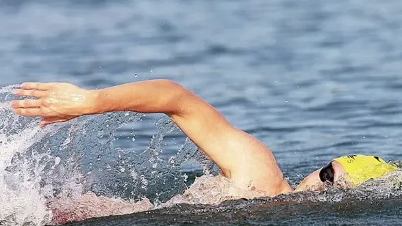 Porträt von Richard Braunberger, Schwimmen Richard Braunberger schwimmt bei einem Wettbewerb