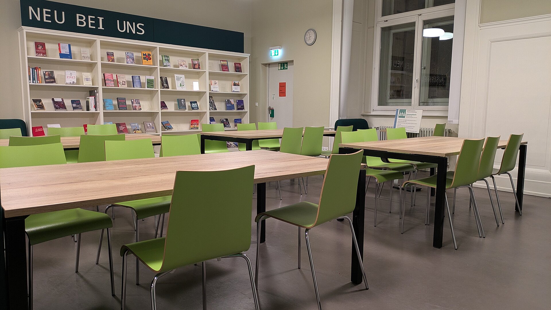 Das Neuerwerbungsregal am Standort Rheinstraße