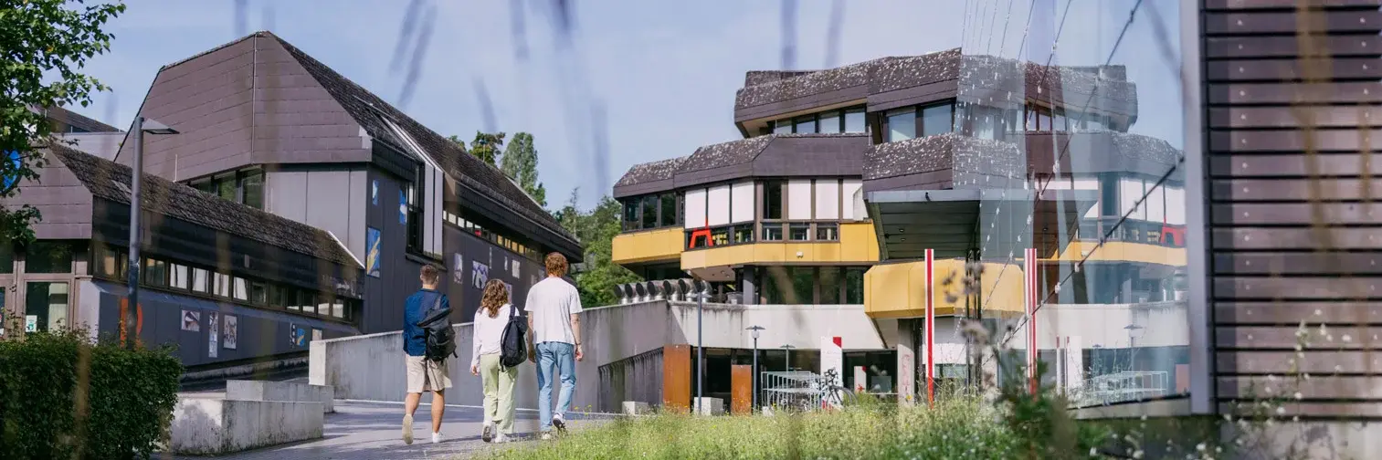Außenansicht A-Gebäude am Campus Kurt-Schumacher-Ring