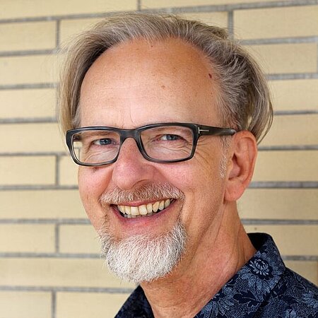 Porträt Prof. Dr. Theo Steiner