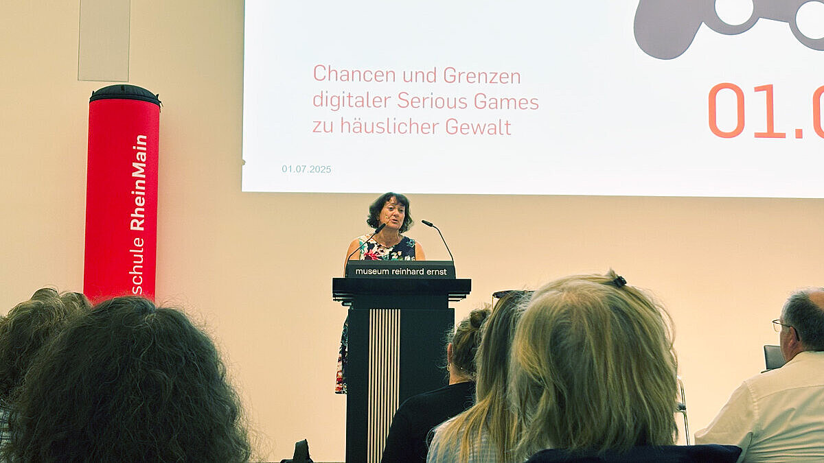 Prof. Dr. Regina-Maria vom Fachbereich Sozialwesen der HSRM.