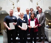 Sebastian Blanke, Jonathan Müller, Beatrice Kiefaber (Talentscouts an der Uni Marburg), Levent Semercioğlu (Leitung Beratung, Qualifizierung, Weiterbildung am NRW-Zentrum für Talentförderung), Dr. Nora Wagner (Talentscout an der Hochschule RheinMain), Prof. Dr. Christiane Jost (Vizepräsidentin für Studium, Lehre und Internationales an der Hochschule RheinMain), Prof. Dr. Kati Hannken-Illjes (Vizepräsidentin für Bildung an der Uni Marburg) und Marcus Kottmann (Leiter NRW-Zentrum für Talentförderung)