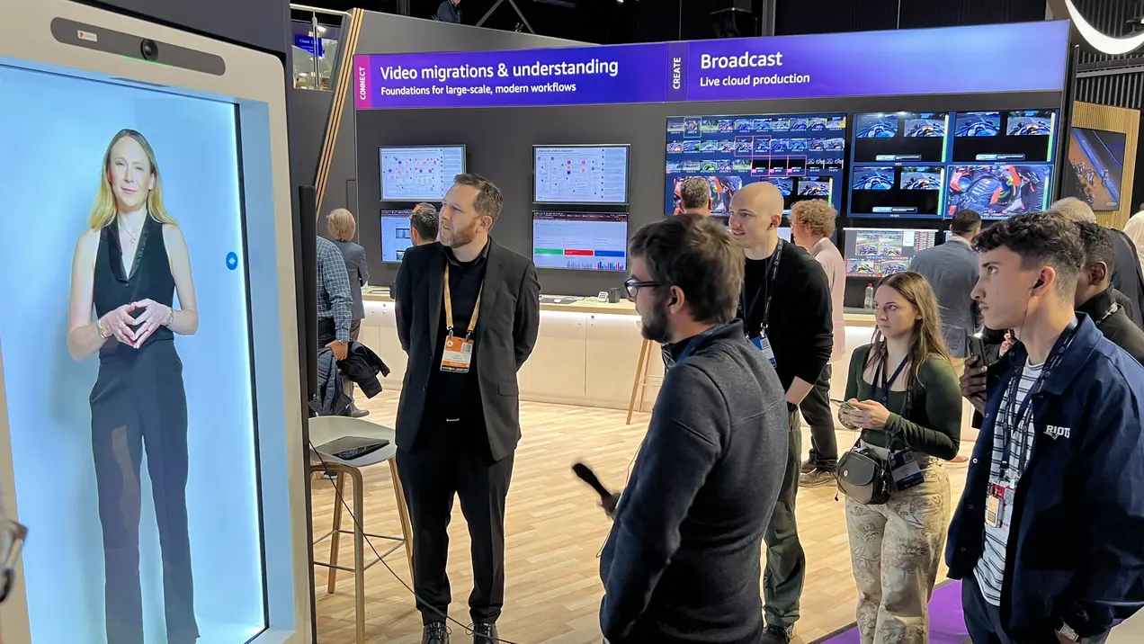 Am Messestand von AWS mit LOGIC Media