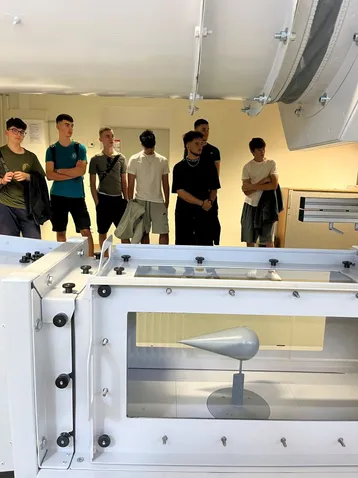 Versuche im Windkanal