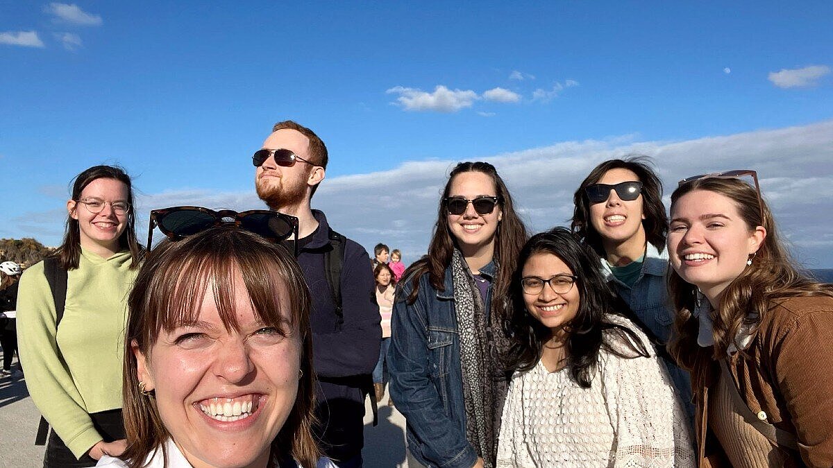 Gruppenfoto von Eva Lützeler und ihren Freund:innen