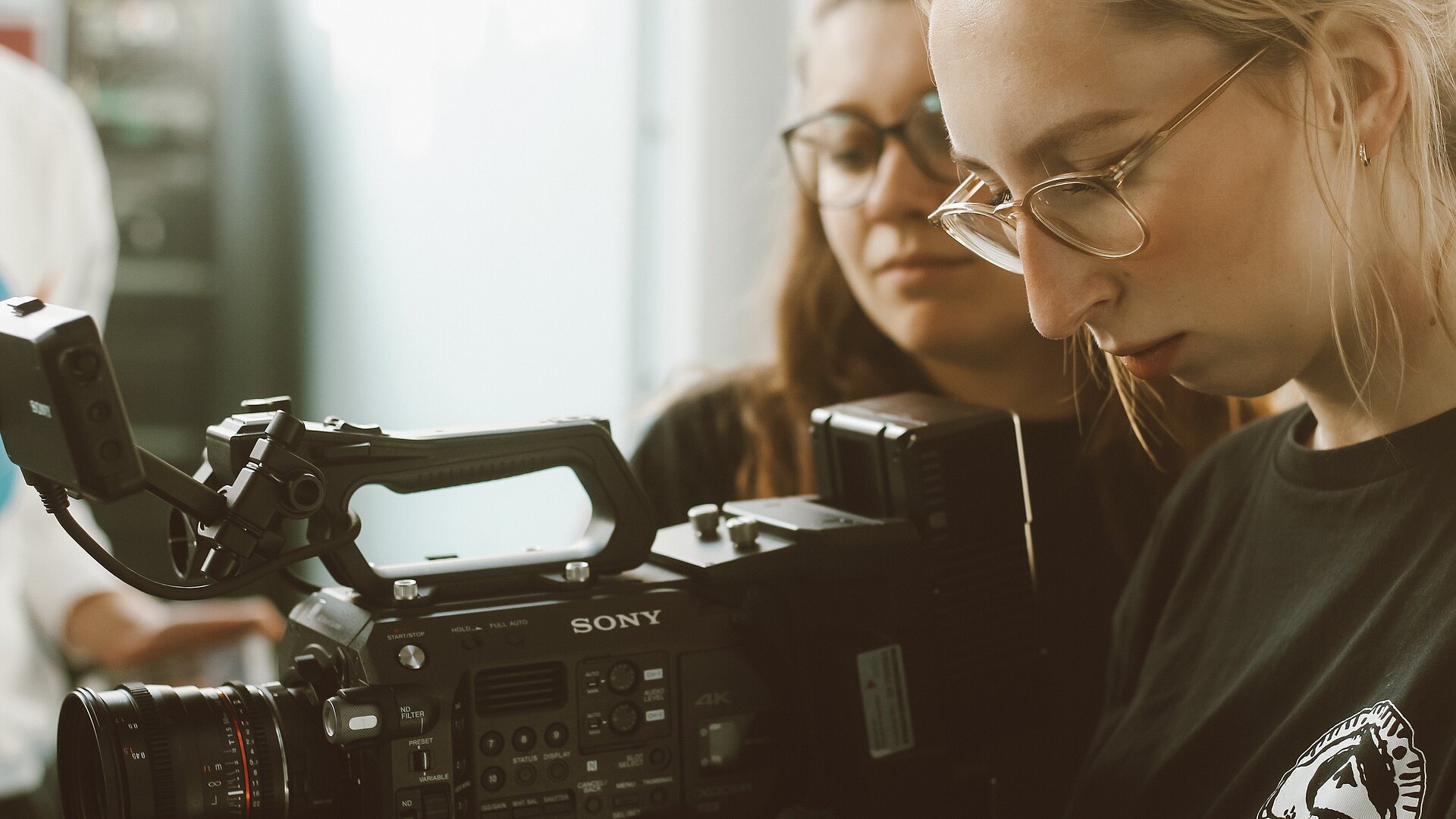 Studierende im Kamera-Workshop
