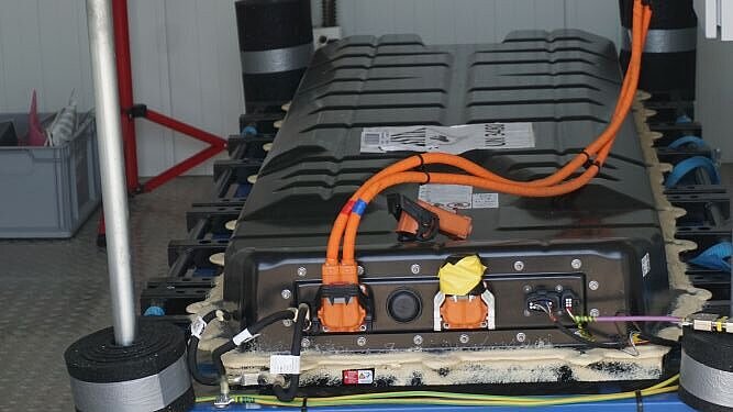 Batteriemodul mit einer Kapazität von 10 kWh am Brennstoffzellen-Hybrid-Antriebsstrang-Teststand der Hochschule Kempten