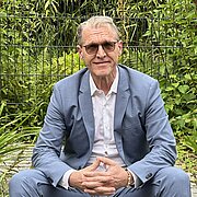 Porträtfoto von Dr. Jan V. Wirth 