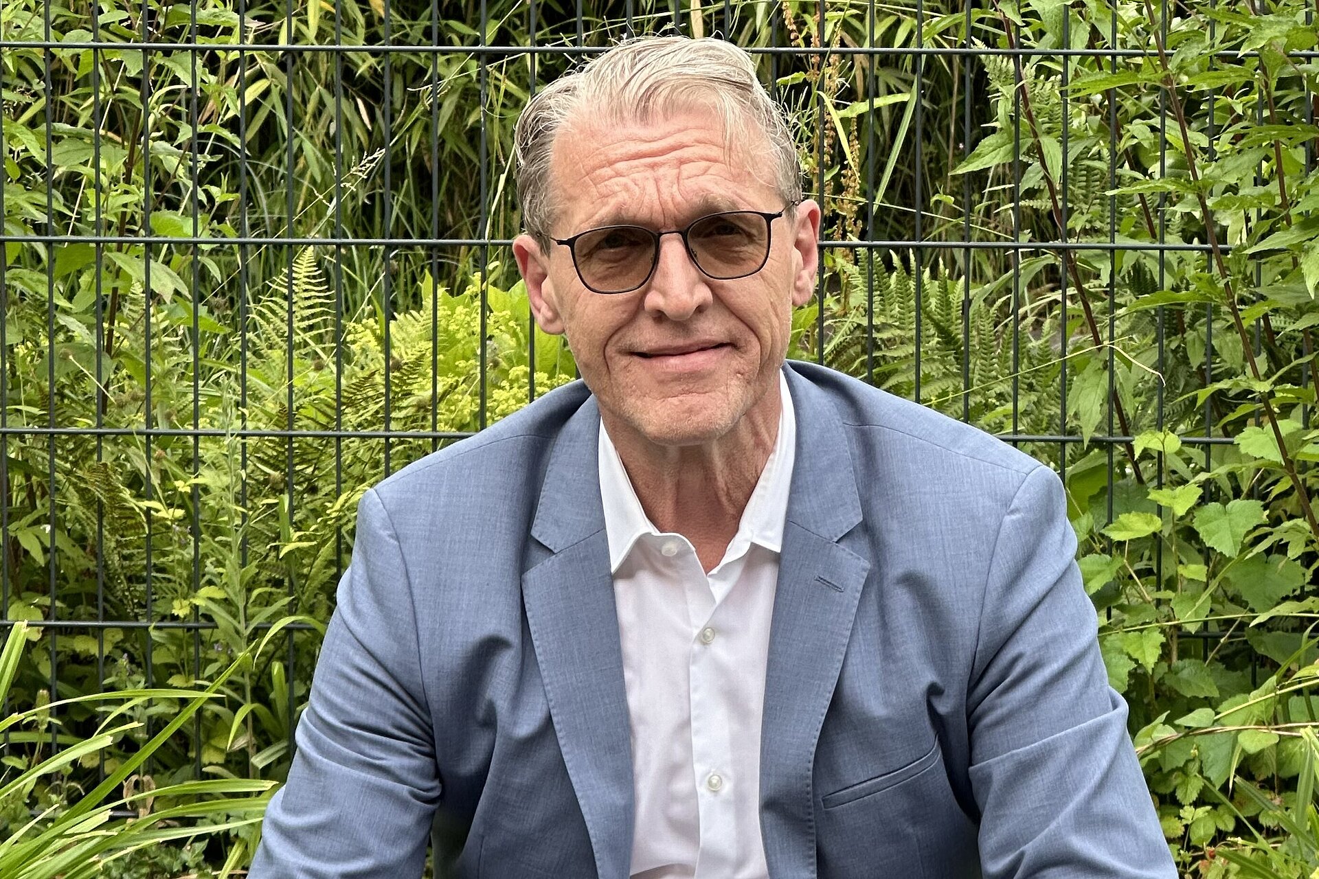 Porträtfoto von Dr. Jan V. Wirth 