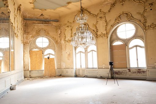 Der 3-D-Scanner des studentischen Projektteams „Verborgenes Wiesbaden“ macht Aufnahmen vom Spiegelsaal des Walhalla