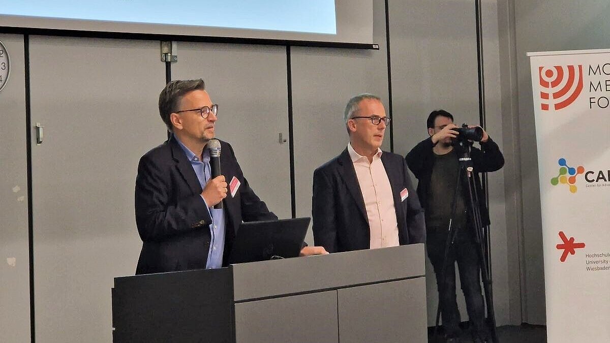 Prof. Dr. Stephan Böhm und Prof. Dr. Peter Winzer eröffnen die Veranstaltung